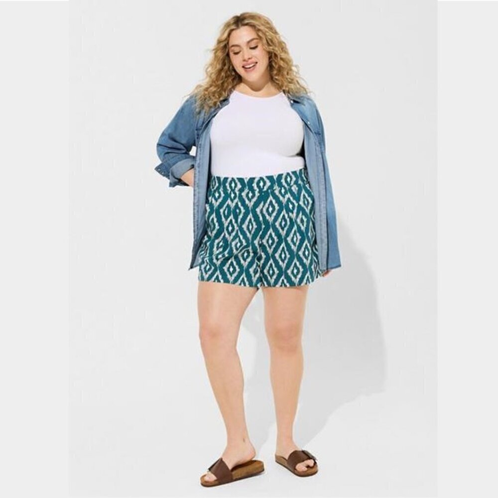 Torrid - 3.5 Inch Challis Short in Ikat Coloured Teal & White​​​​​​​